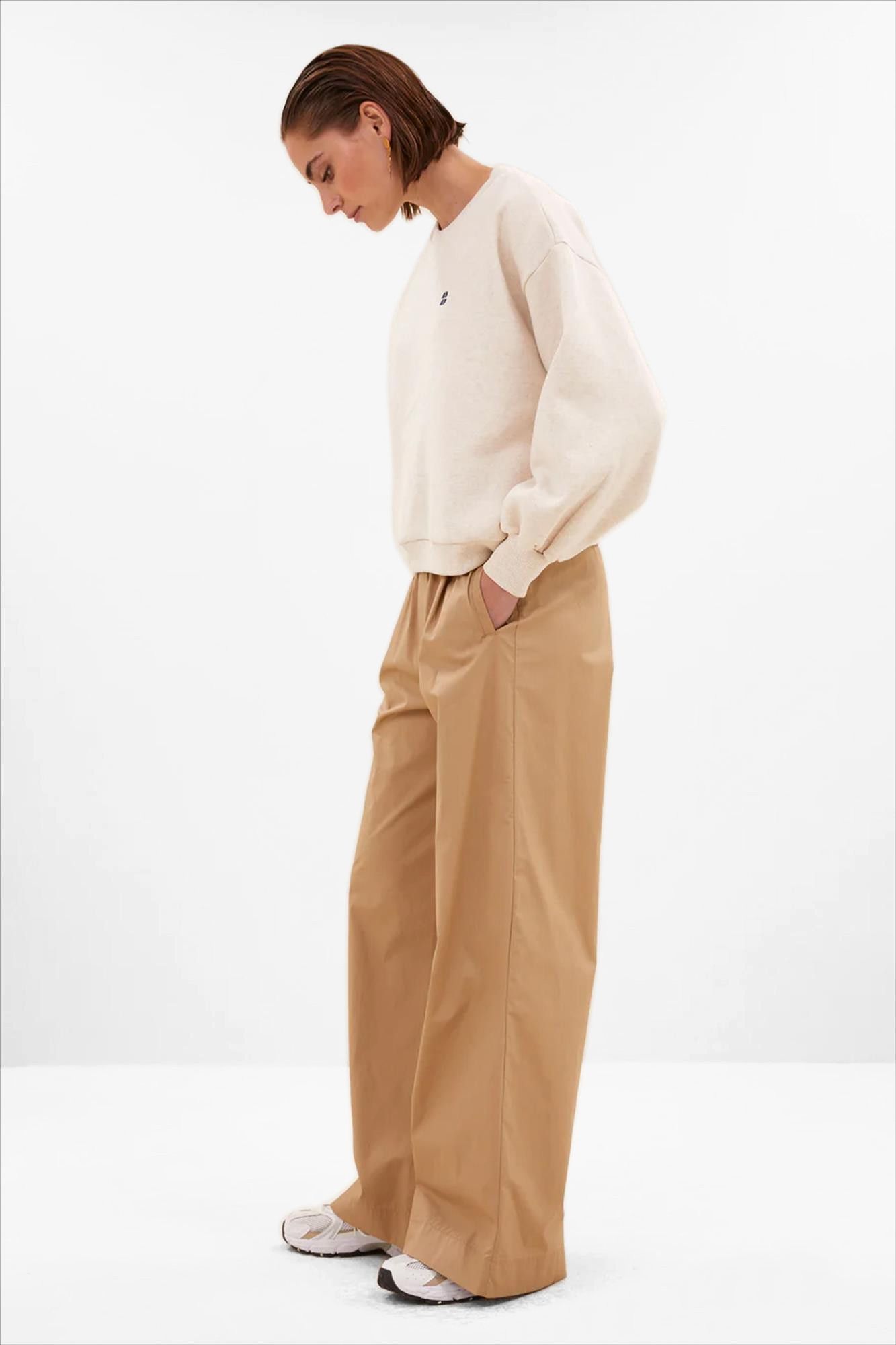 BY BAR - Grijsbeige Bibi Logo sweater