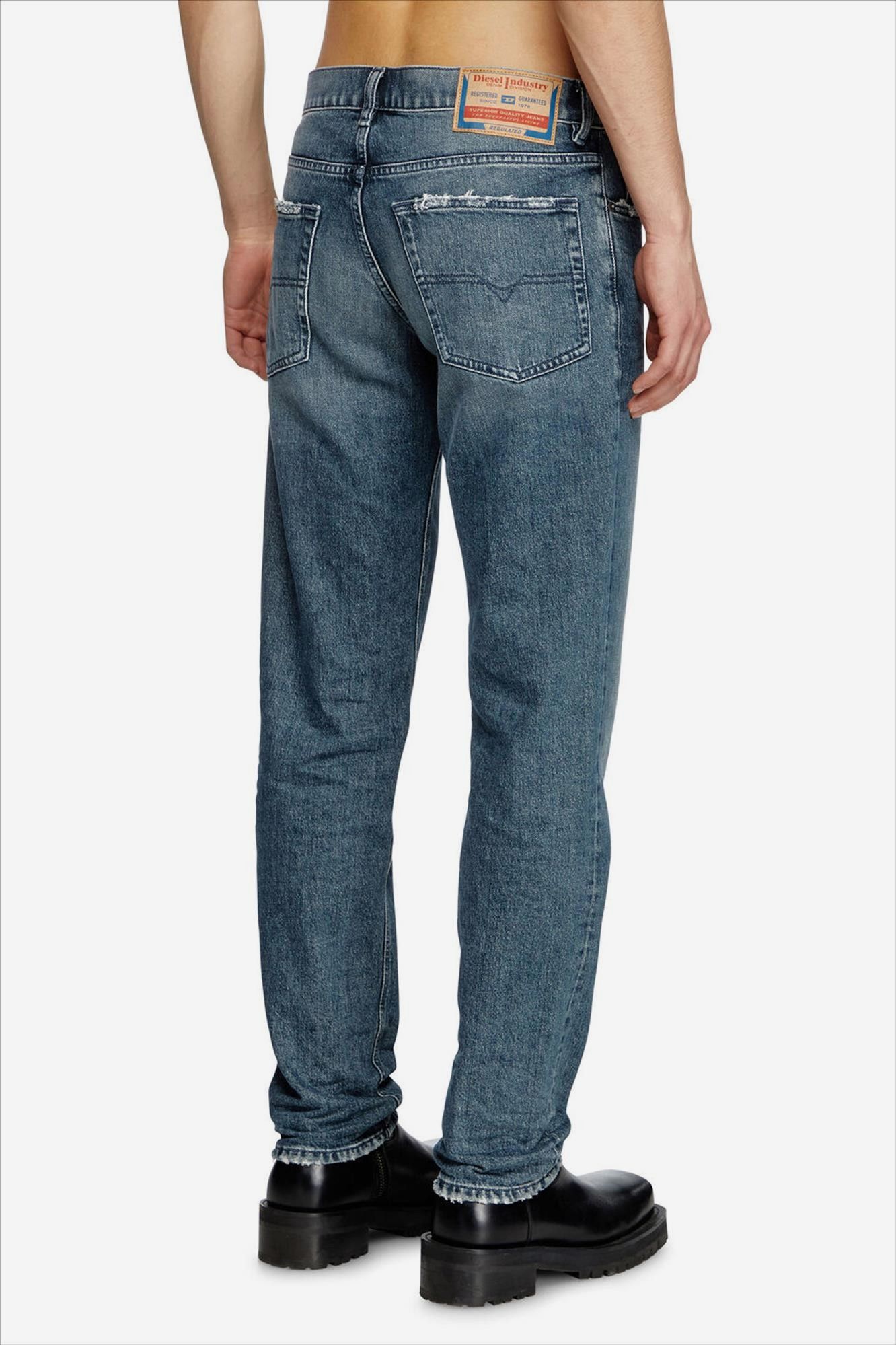 Diesel - Donkerblauwe 2023 D-Finitive tapered jeans