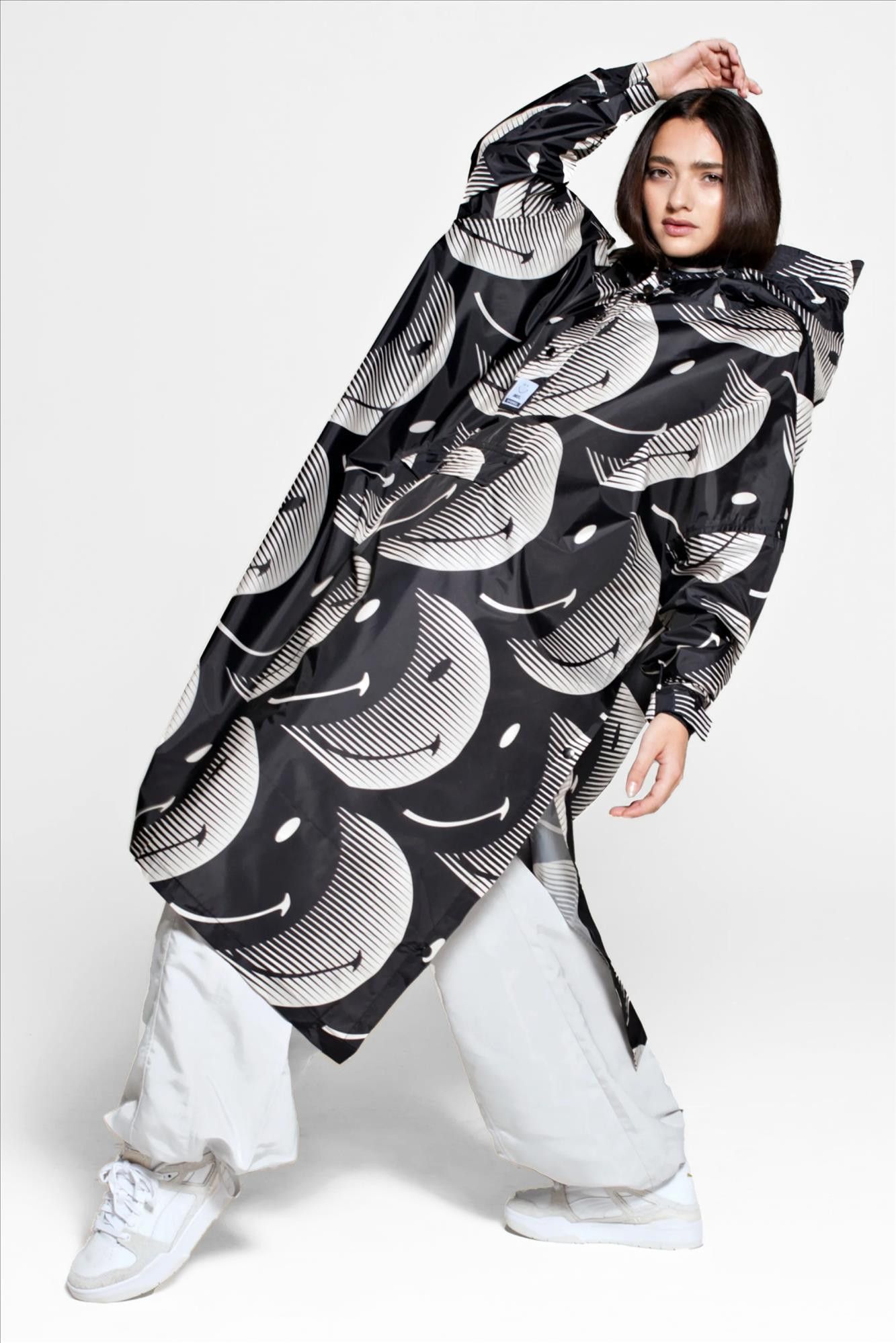 RainKiss - Zwarte Half Moon Smiley regenponcho