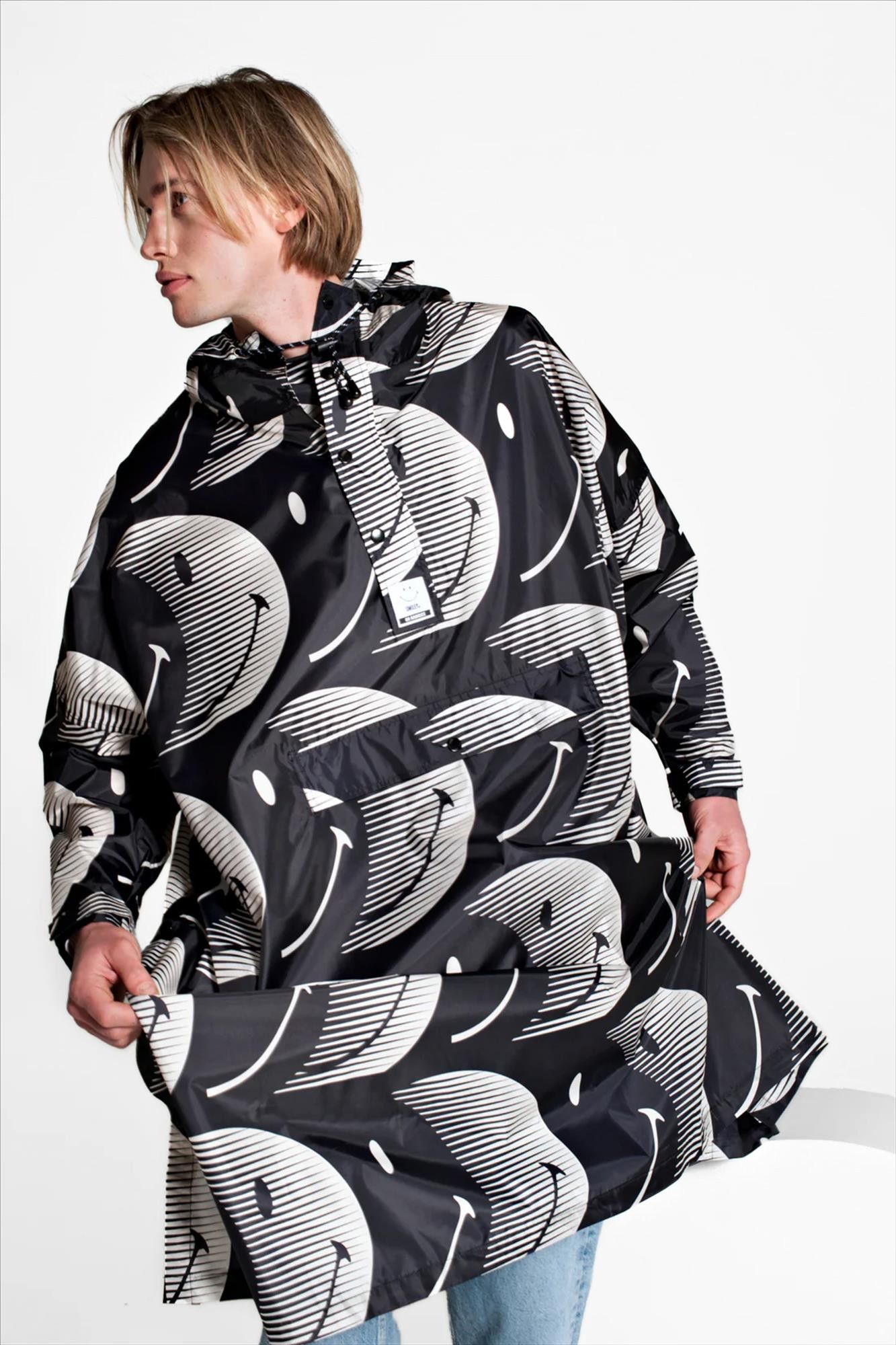 RainKiss - Zwarte Half Moon Smiley regenponcho