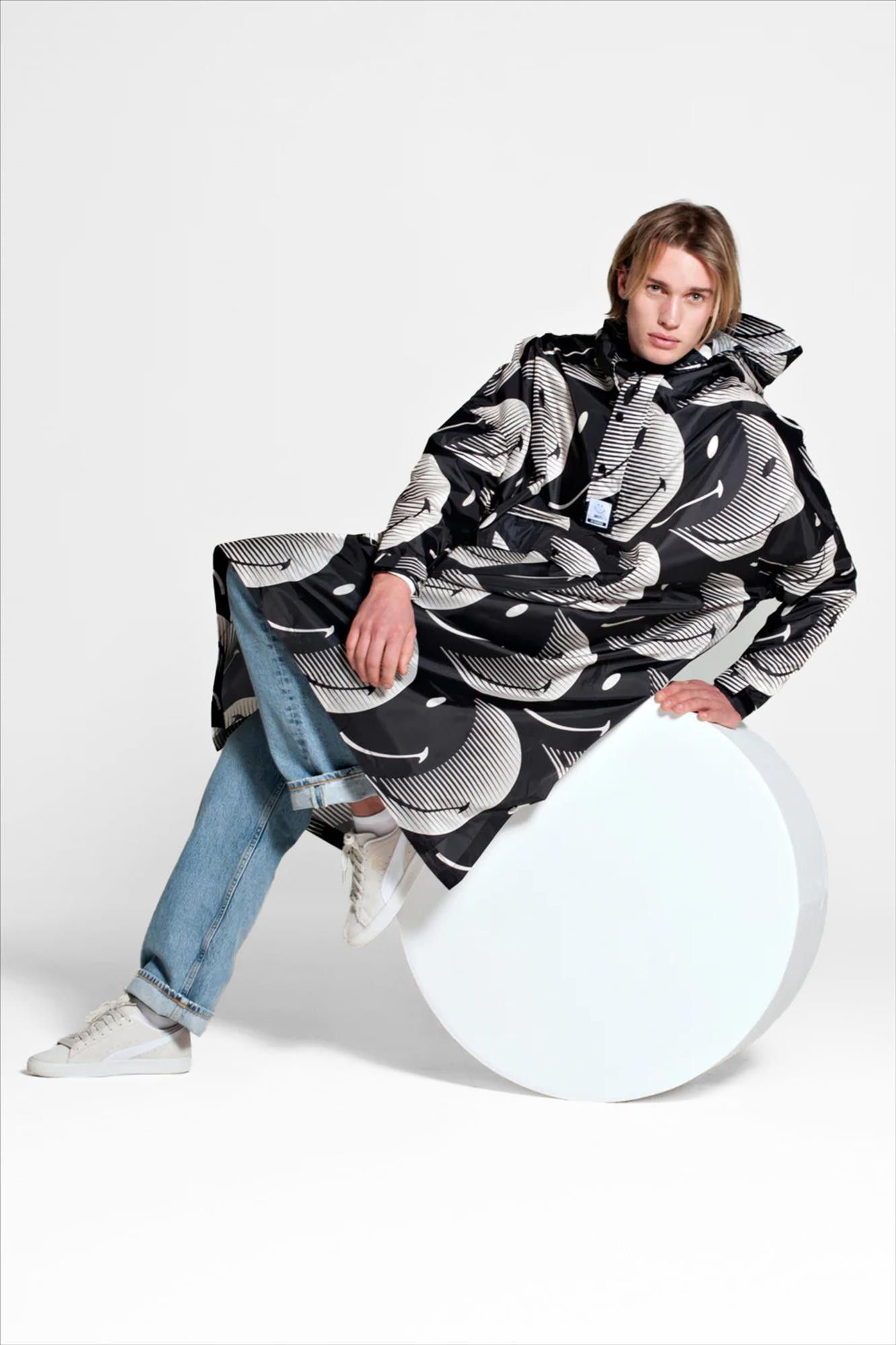 RainKiss - Zwarte Half Moon Smiley regenponcho