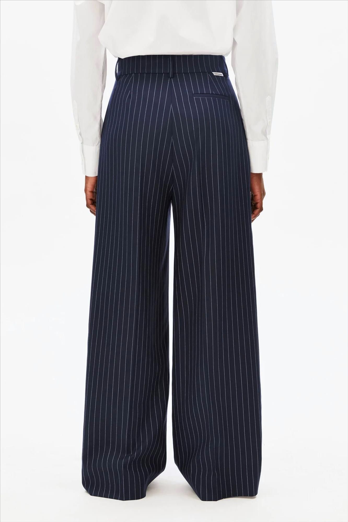 Armed Angels - Donkerblauwe Kaayua Pinstripe broek