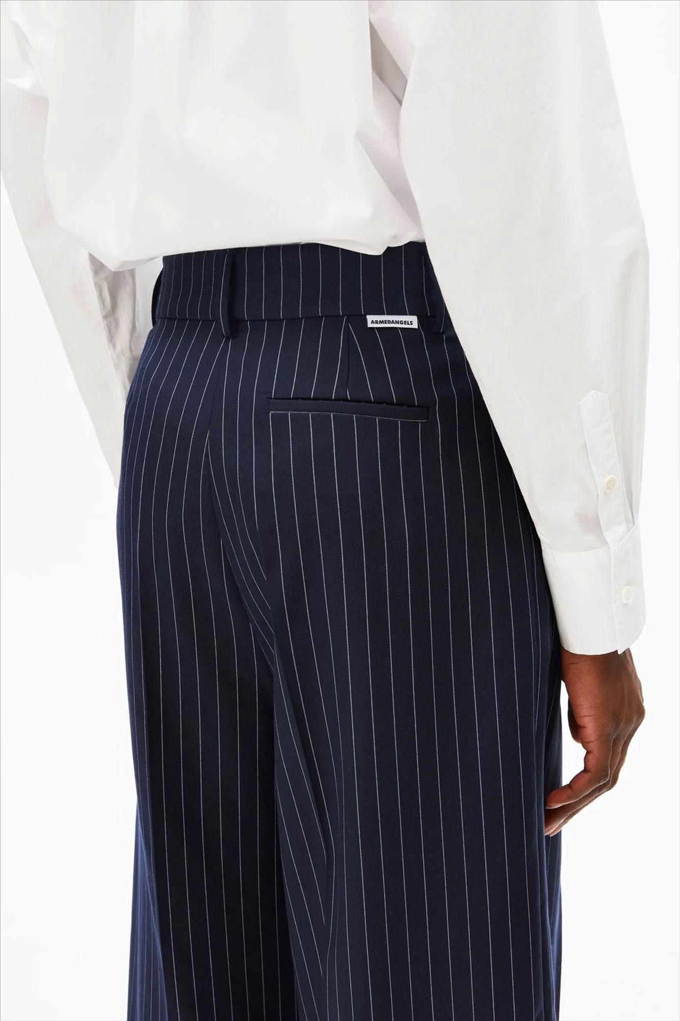 Armed Angels - Donkerblauwe Kaayua Pinstripe broek