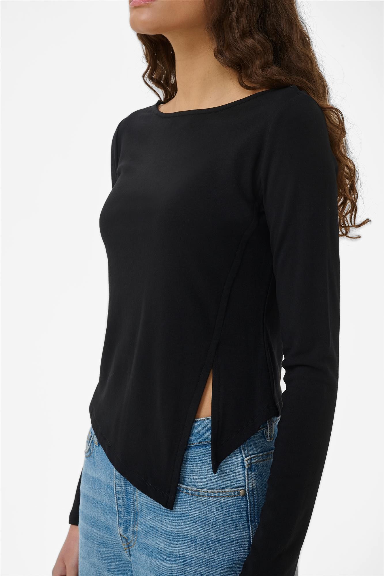 My Essential Wardrobe - Zwarte Nupti Asymmetric longsleeve