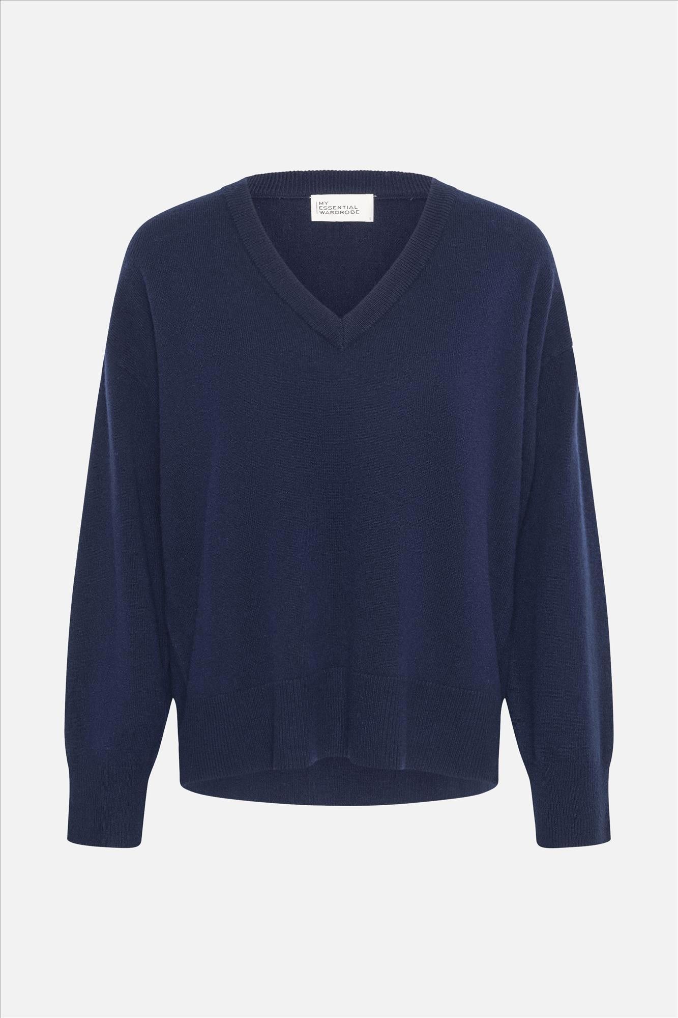 My Essential Wardrobe - Donkerblauwe Jola trui