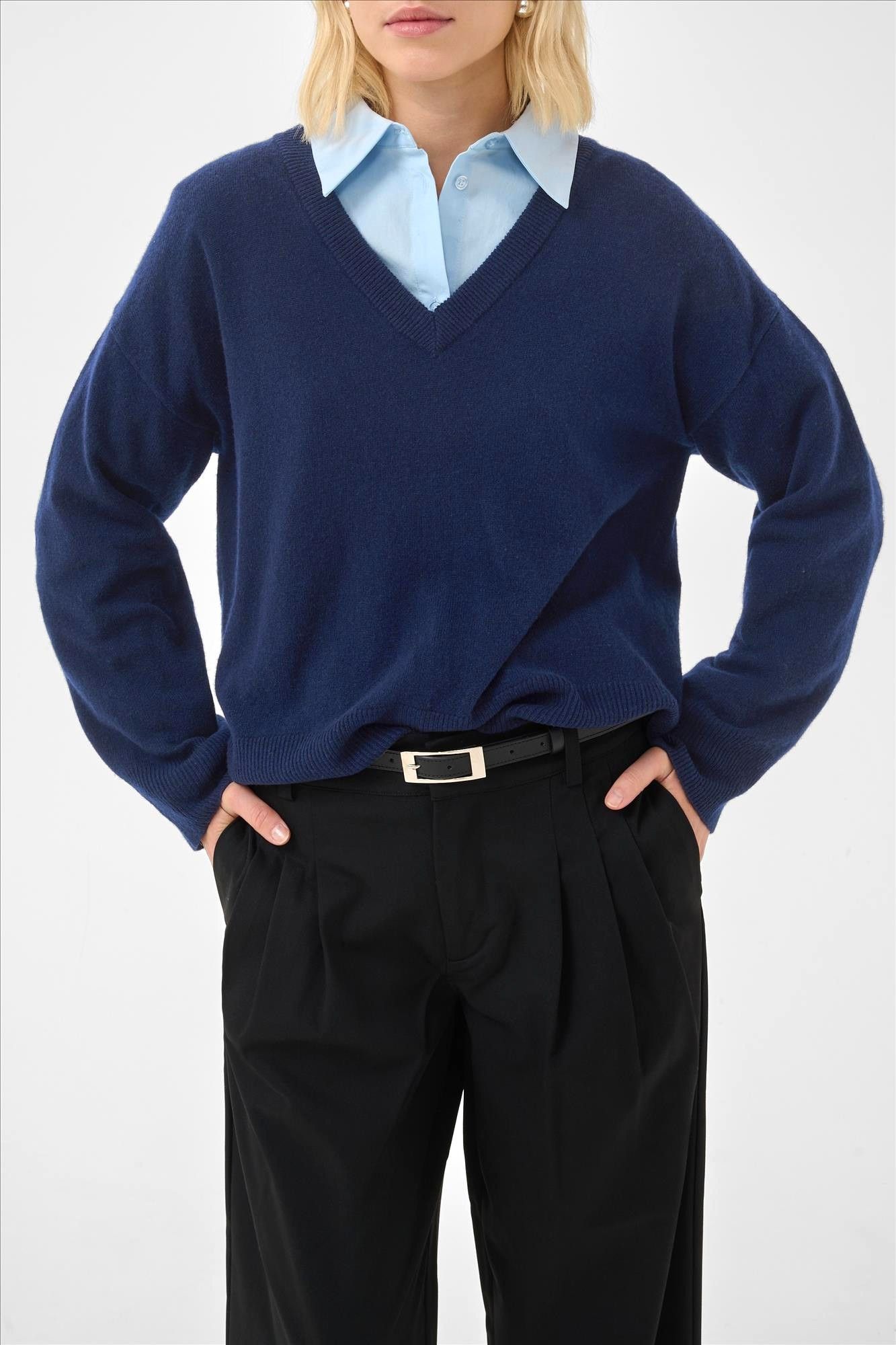 My Essential Wardrobe - Donkerblauwe Jola trui