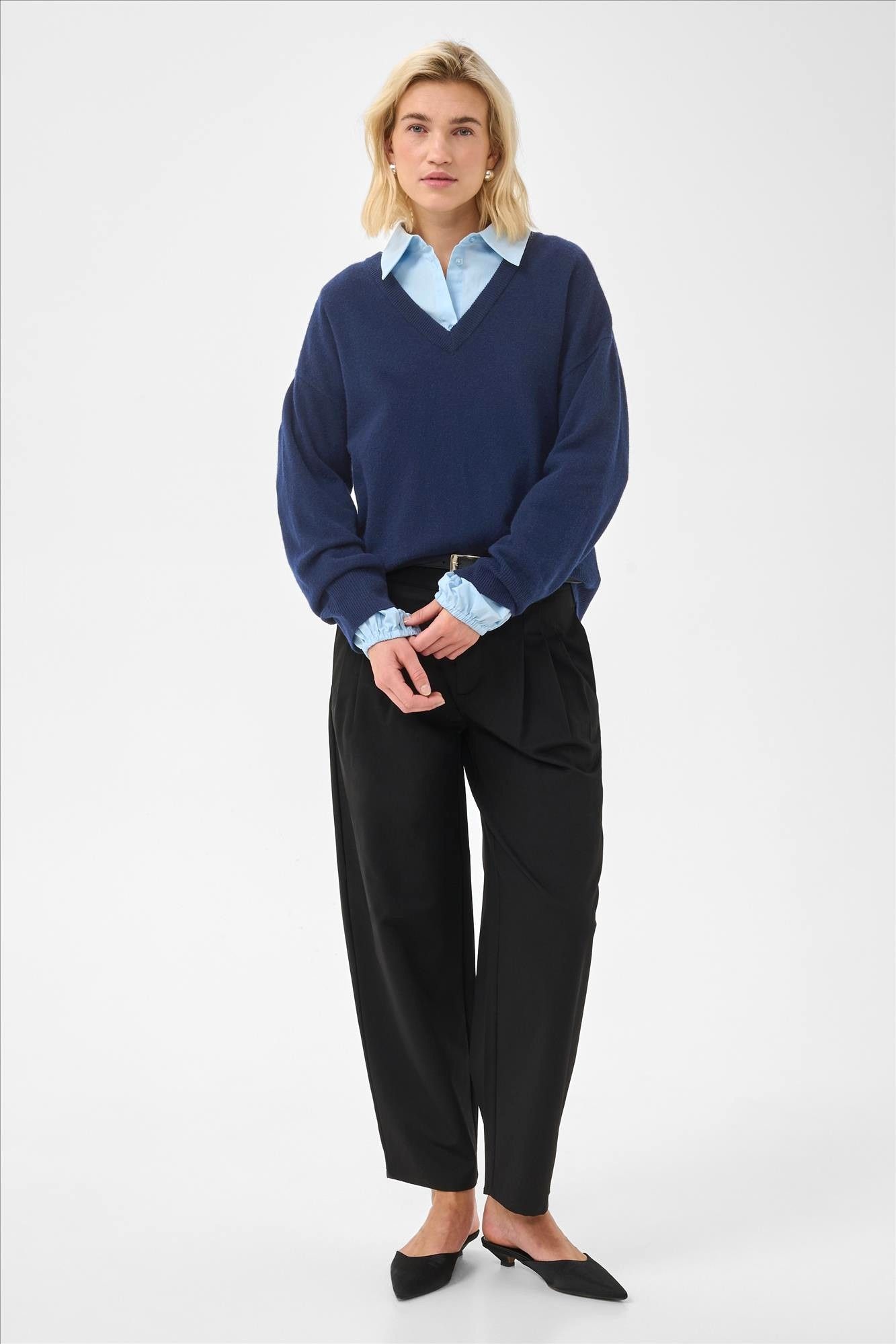 My Essential Wardrobe - Donkerblauwe Jola trui