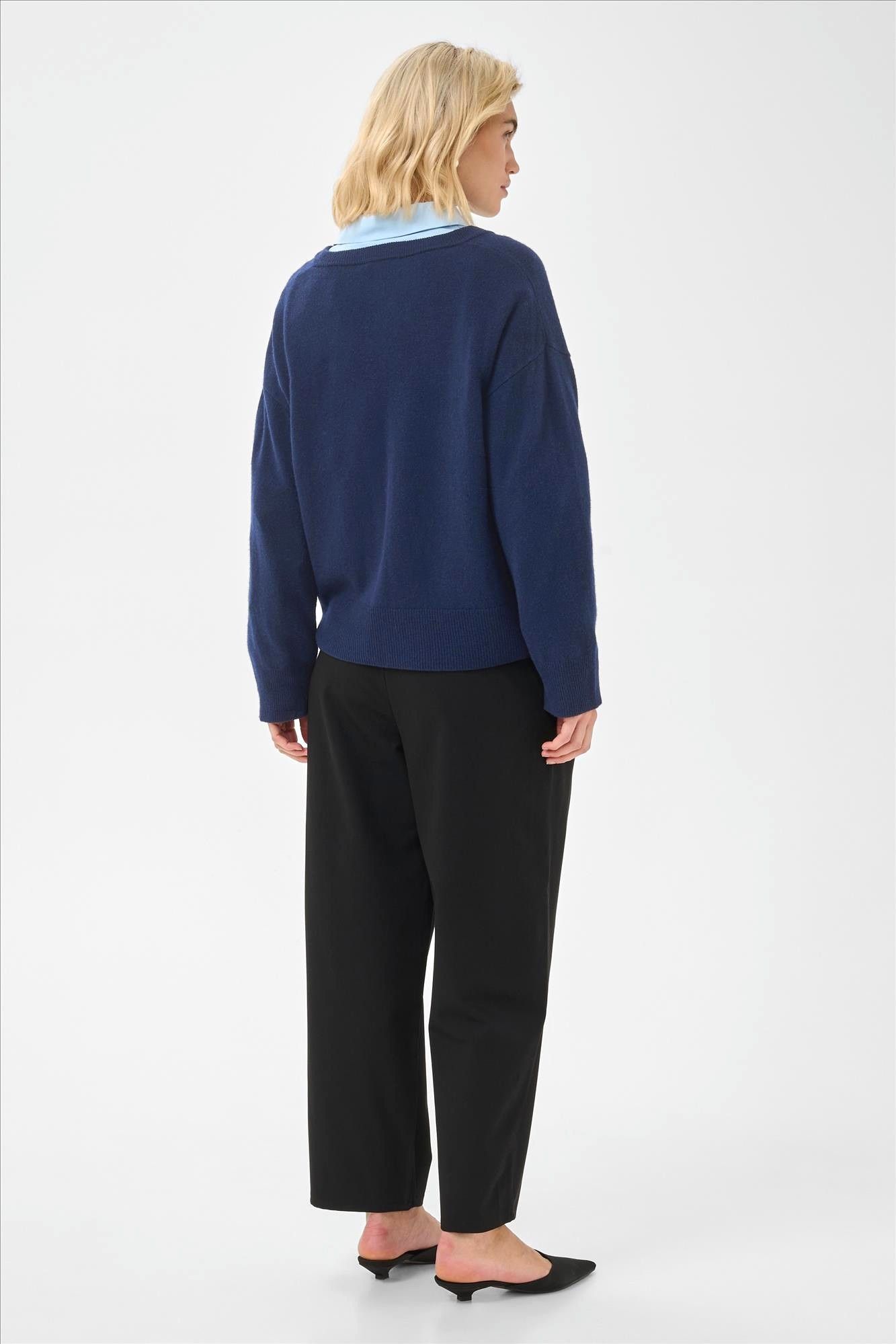 My Essential Wardrobe - Donkerblauwe Jola trui