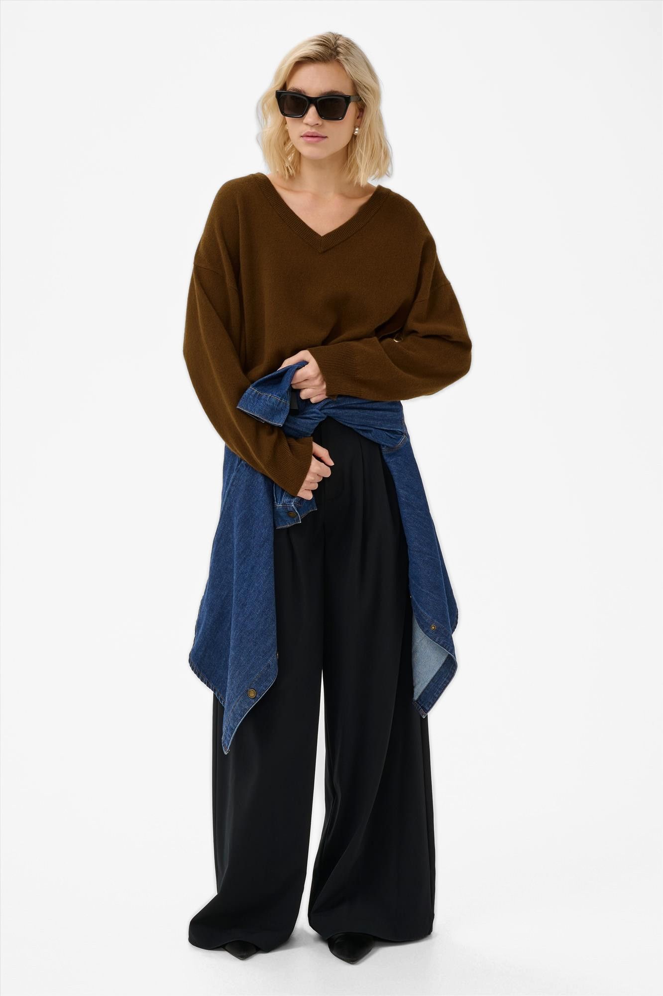 My Essential Wardrobe - Bruine Jola trui