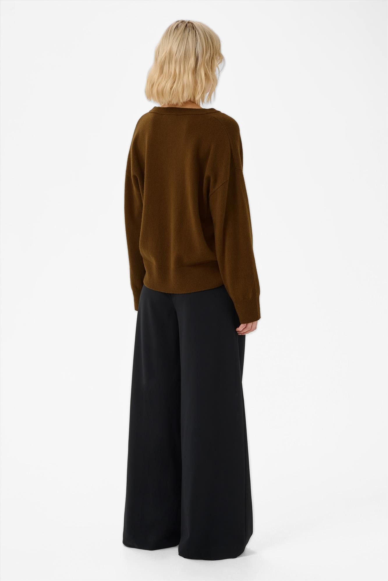 My Essential Wardrobe - Bruine Jola trui