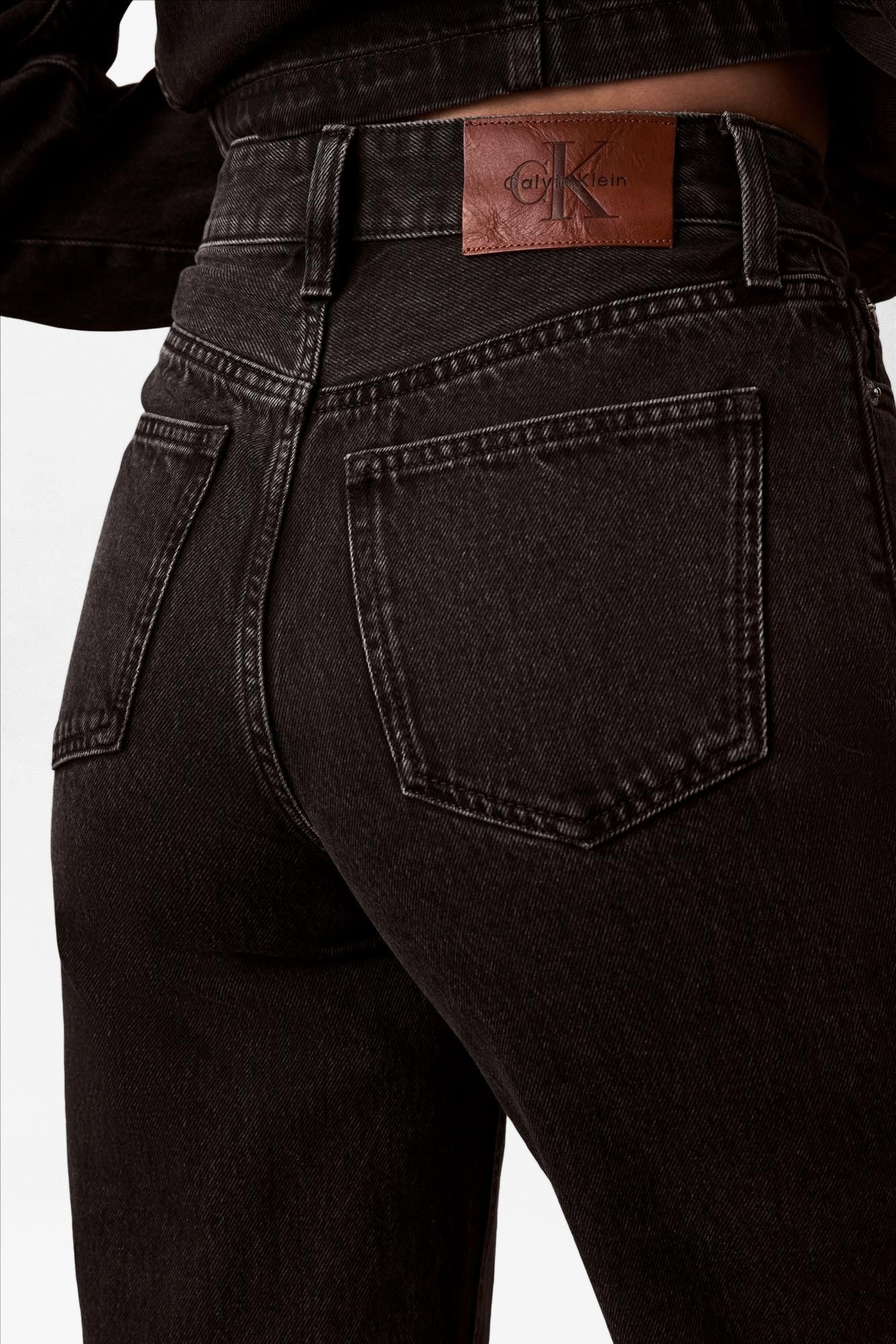 Calvin Klein Jeans - Donkergrijze Essential barrel jeans
