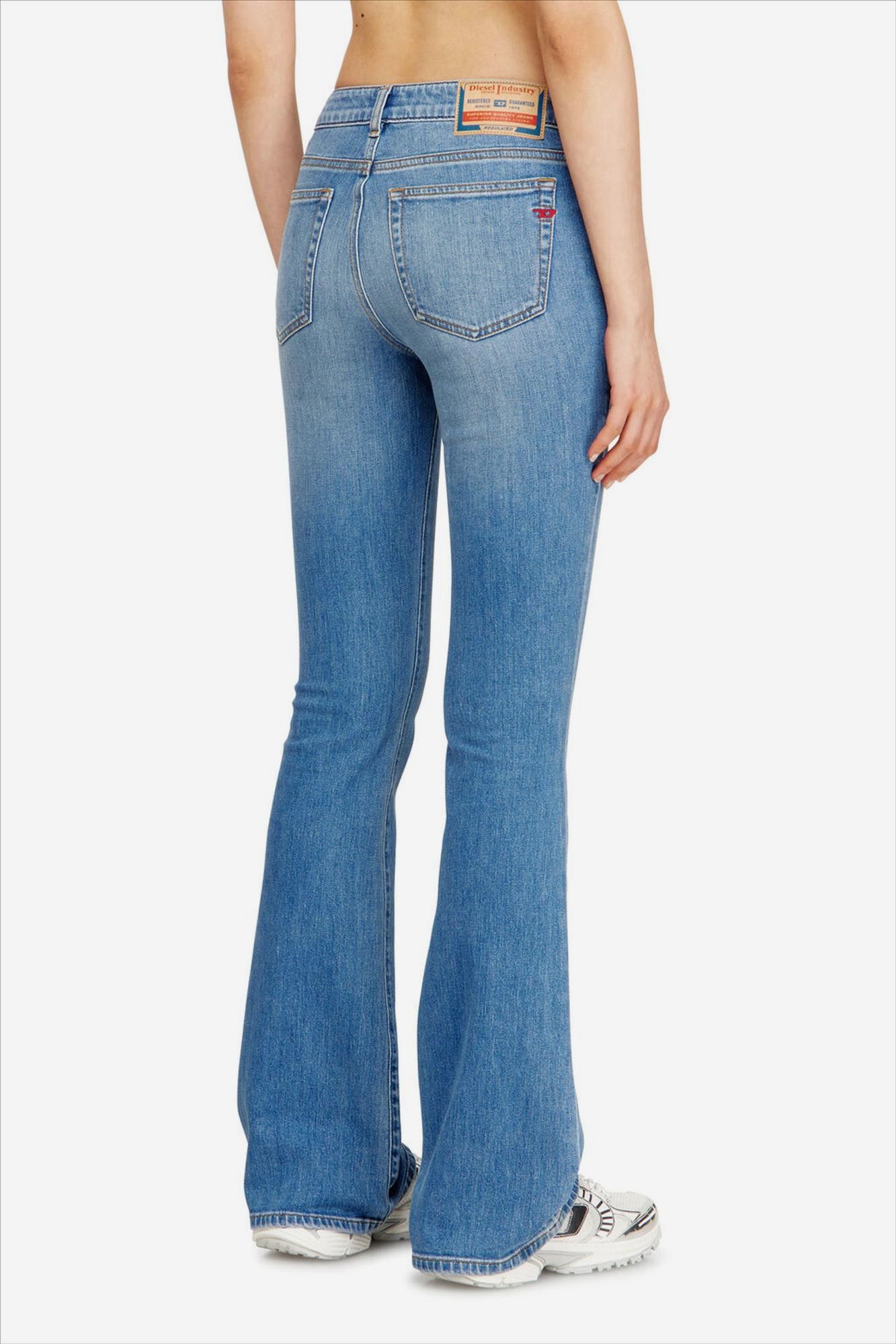 Diesel - Blauwe 1969 D-Ebbey bootcut jeans