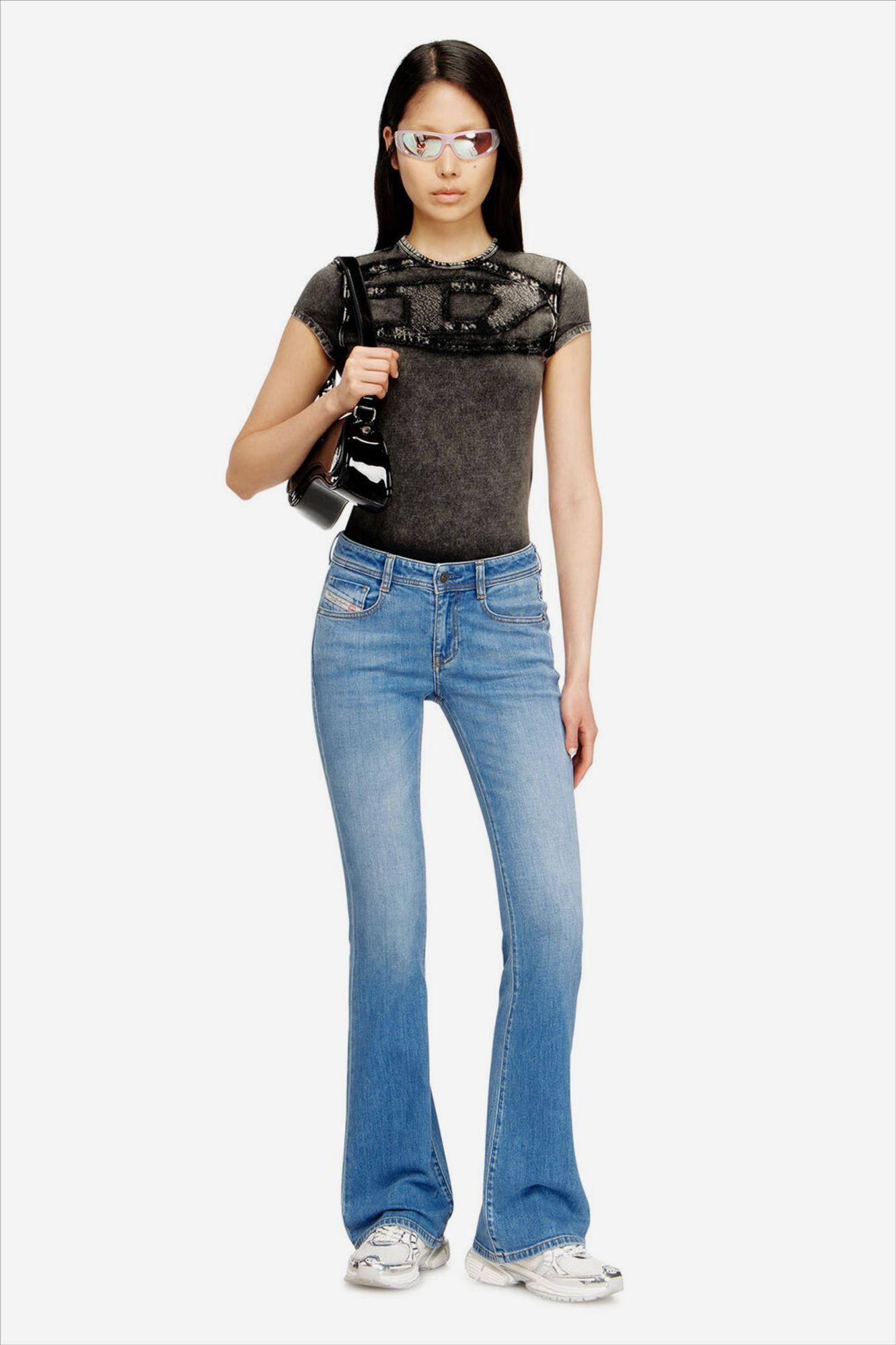 Diesel - Blauwe 1969 D-Ebbey bootcut jeans