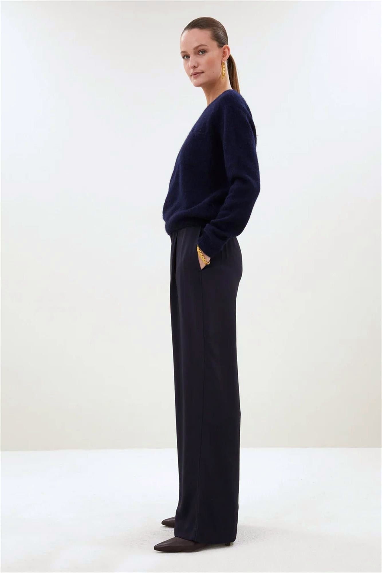 BY BAR - Donkerblauwe Polly trui