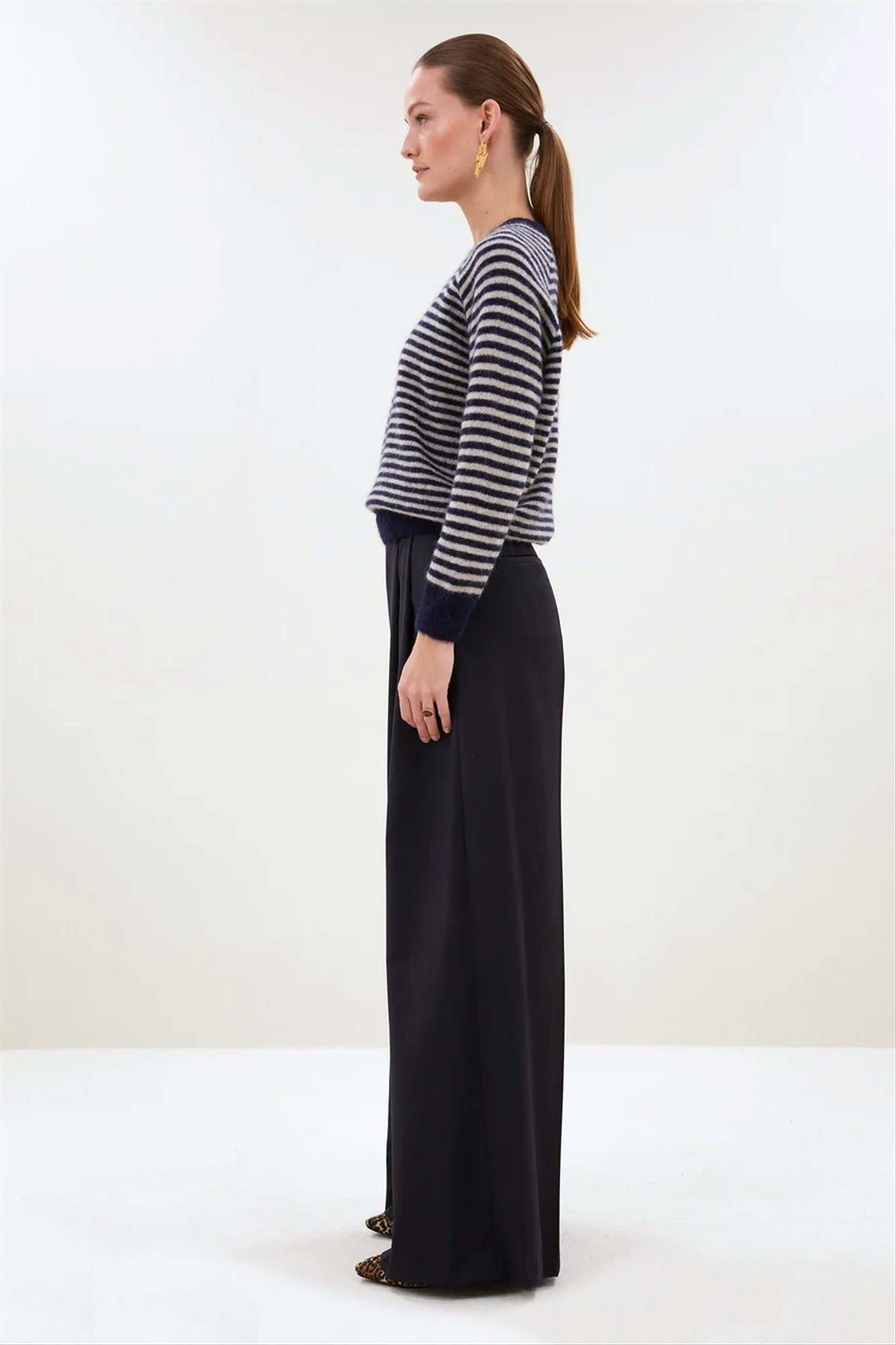 BY BAR - Ecru-Donkerblauwe Sally Stripe trui