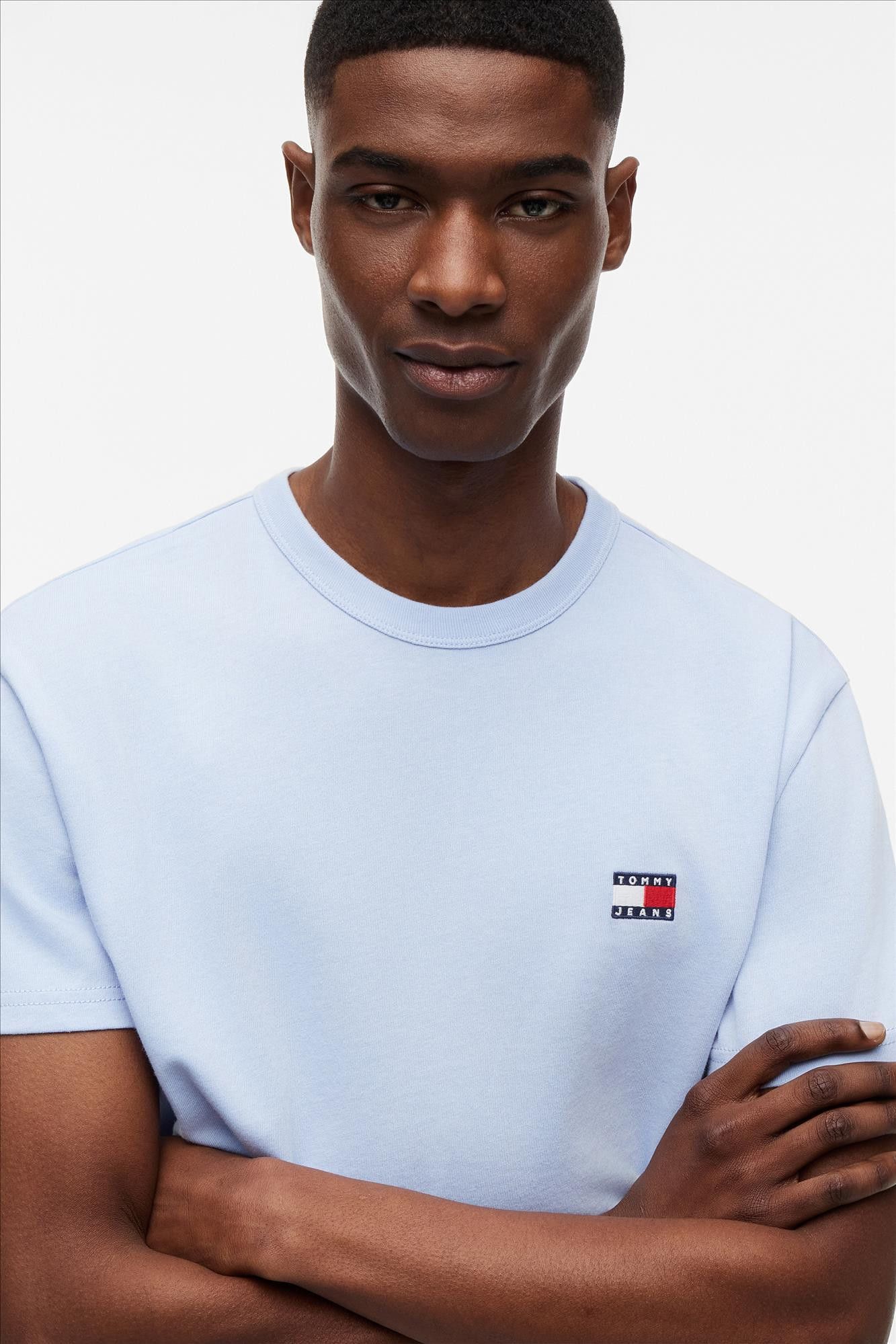 Tommy Jeans - Lichtblauwe Logo Badge T-shirt