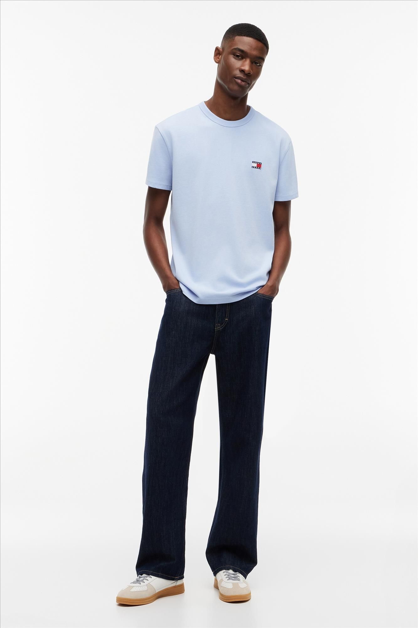 Tommy Jeans - Lichtblauwe Logo Badge T-shirt
