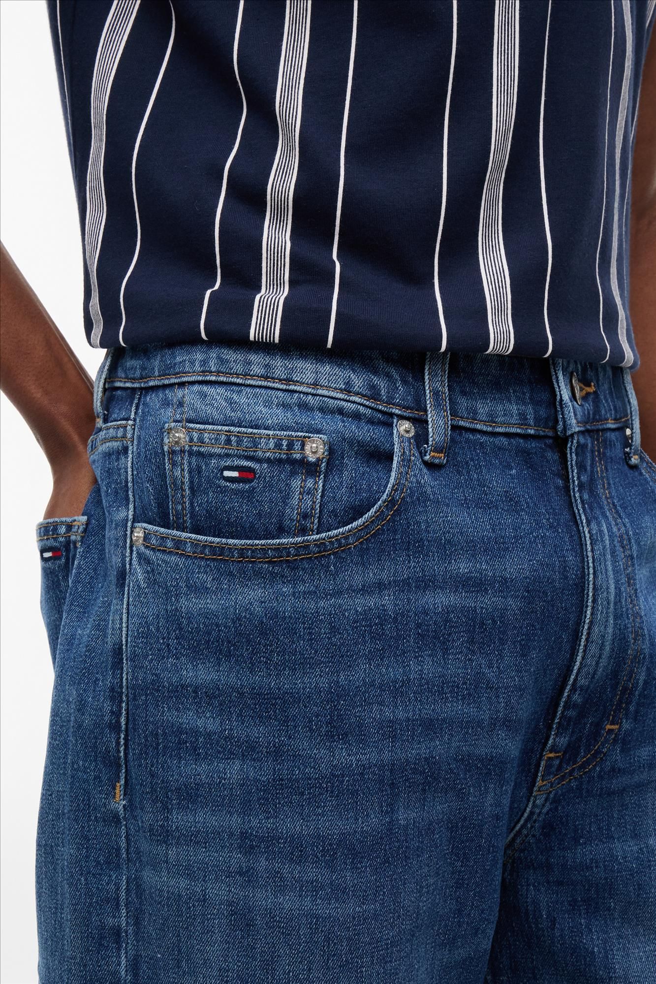 Tommy Jeans - Middenblauwe Sonny regular tapered jeans