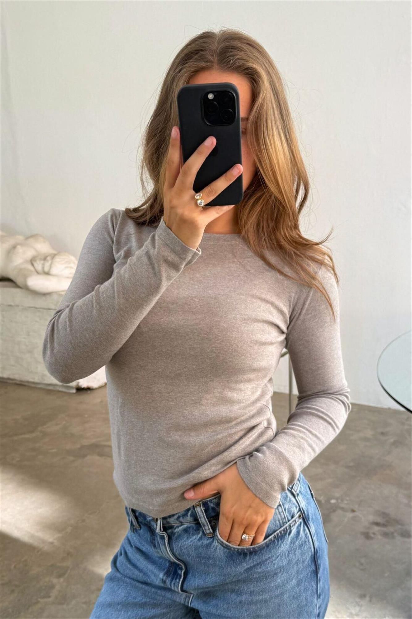 Boii Studios - Taupe Bonnie longsleeve
