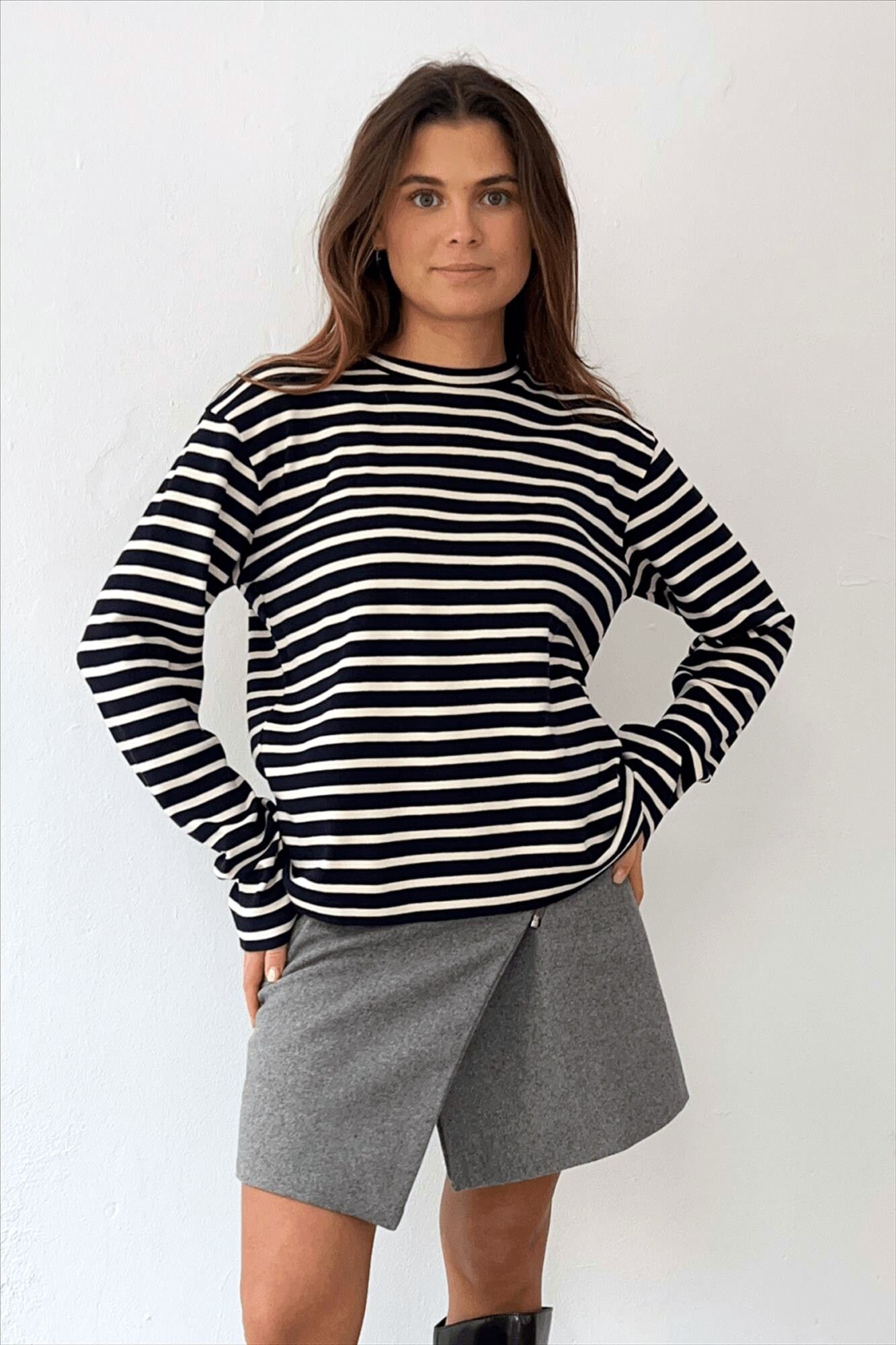 Boii Studios - Donkerblauw-Ecru Nete longsleeve