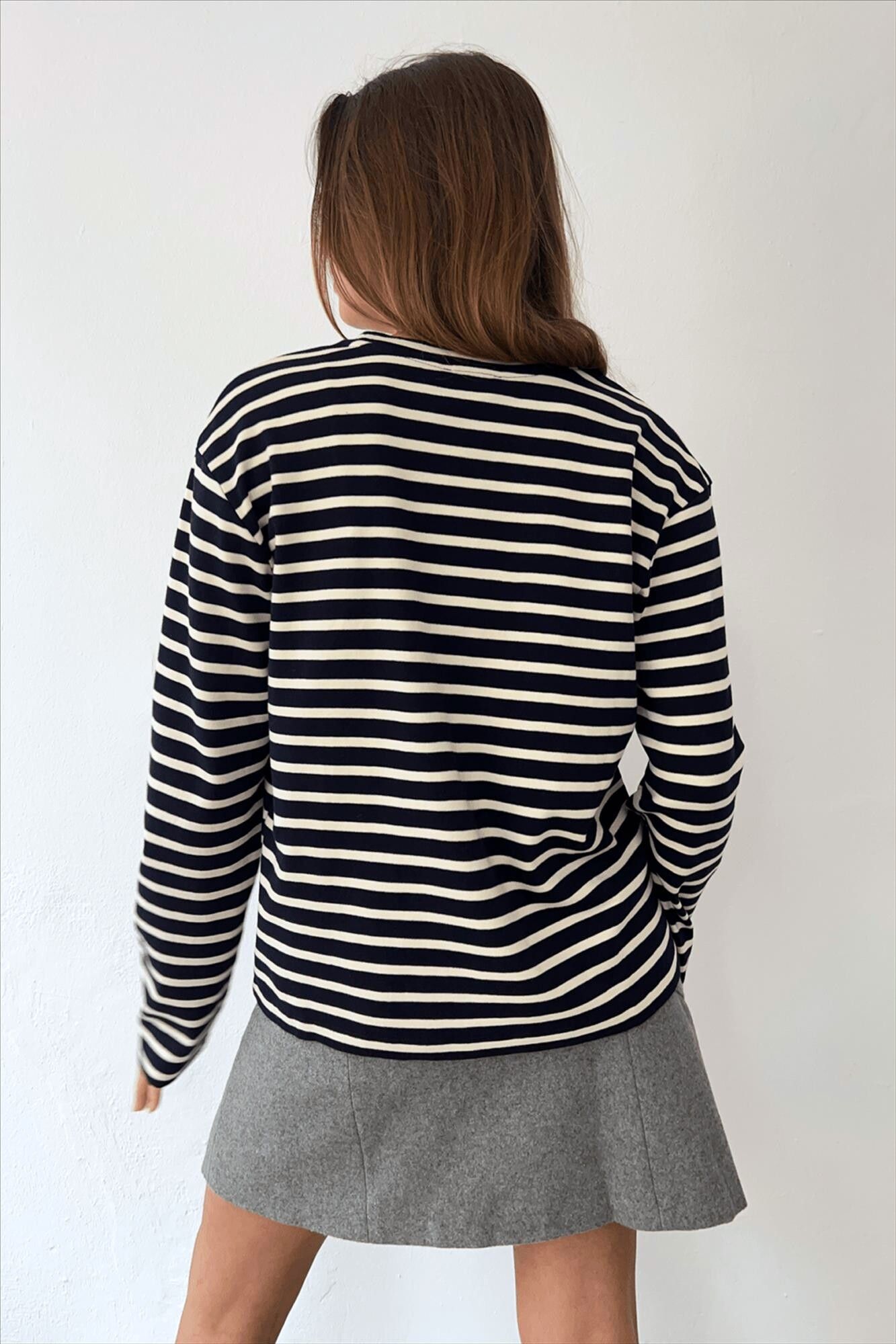 Boii Studios - Donkerblauw-Ecru Nete longsleeve