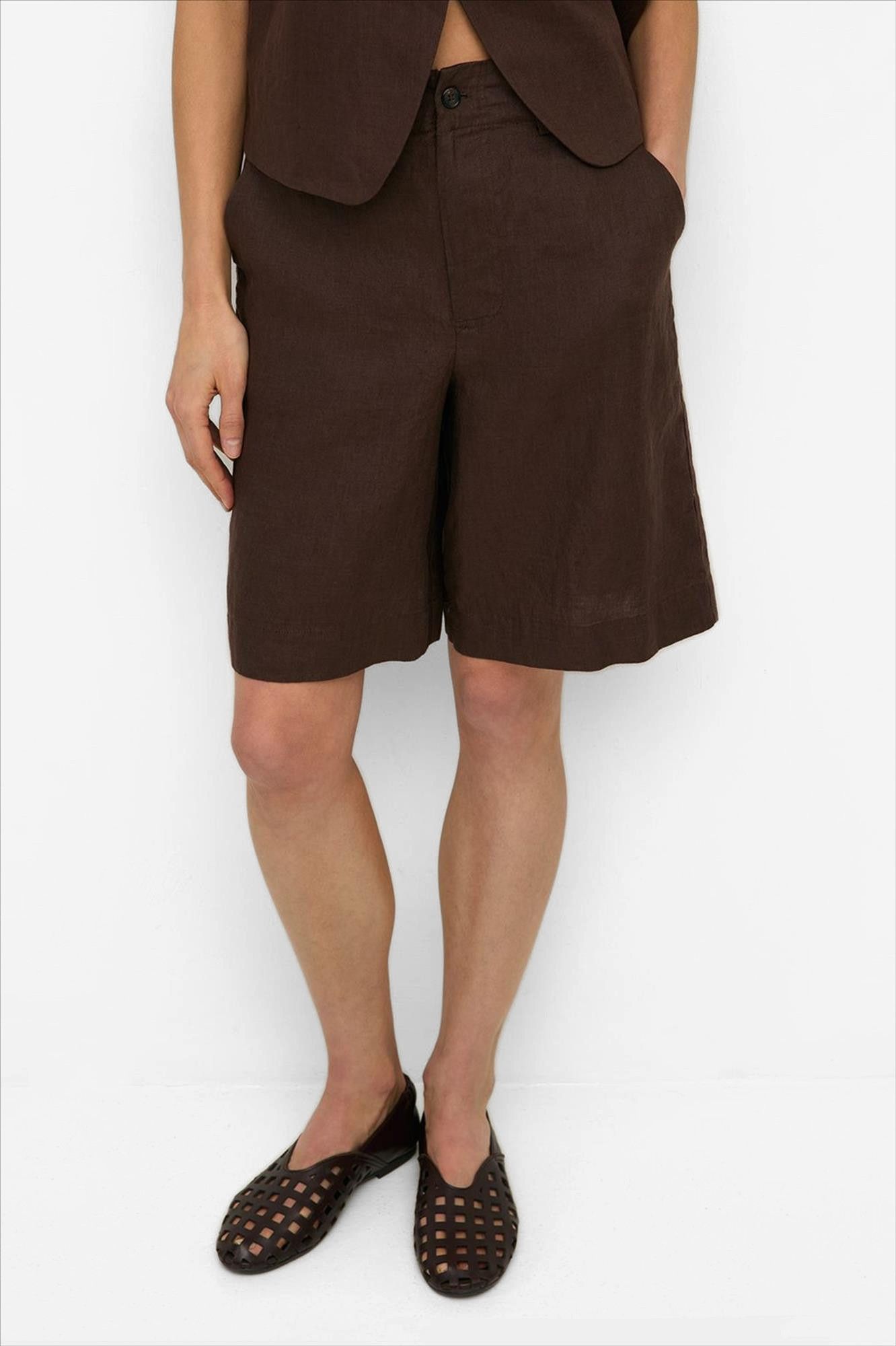 YERSE - Donkerbruine Rita Linen short
