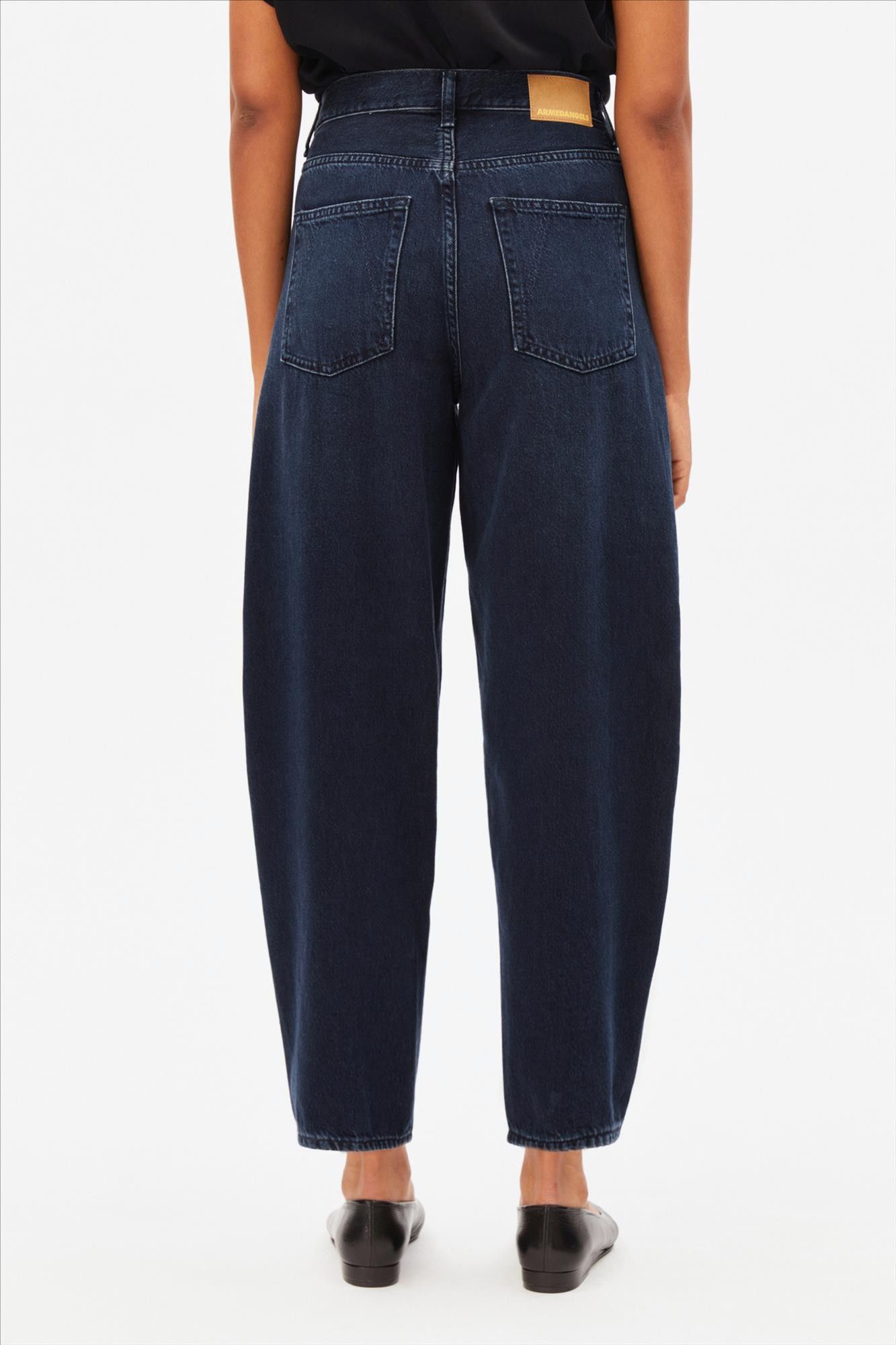 Armed Angels - Donkerblauwe Baarly barrel jeans